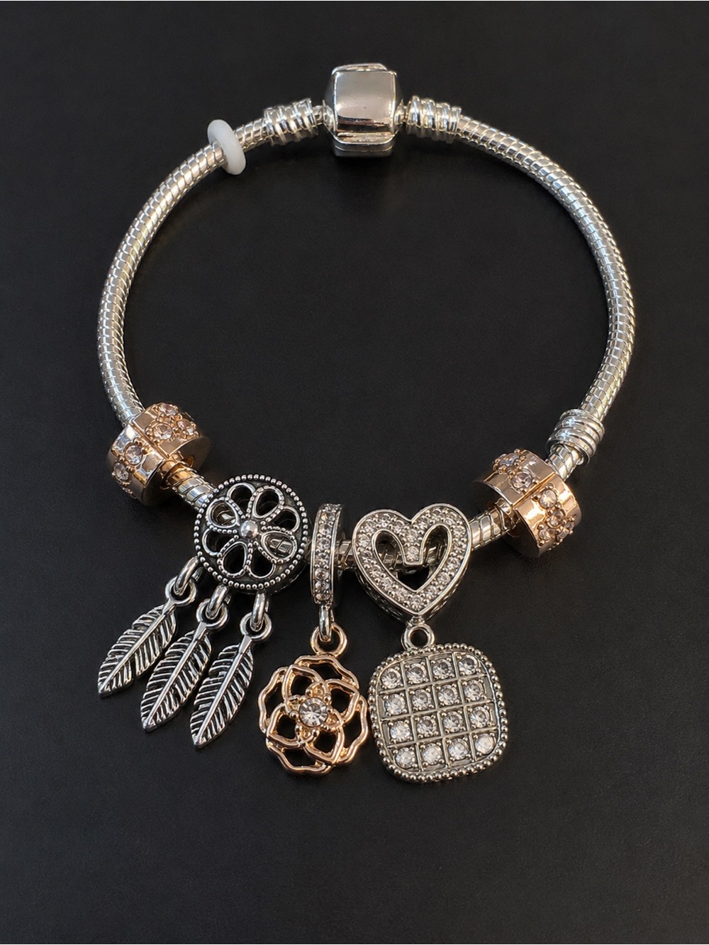 26 Dreamcatcher & Hearts Charm Bracelet 🤍